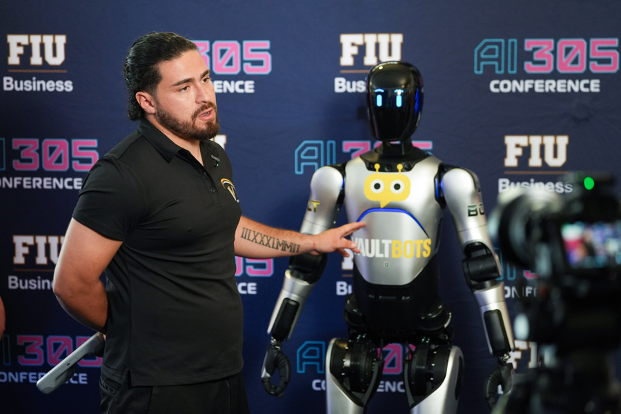 El director de Operaciones de VaultBots, Gabriel Campos, habla sobre Luka