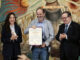 Juan Villoro destaca la importancia de "la crítica justa" al recibir Premio Carlos Fuentes El escritor y periodista mexicano Juan Villoro (c) recibe el reconocimiento Carlos Fuentes
