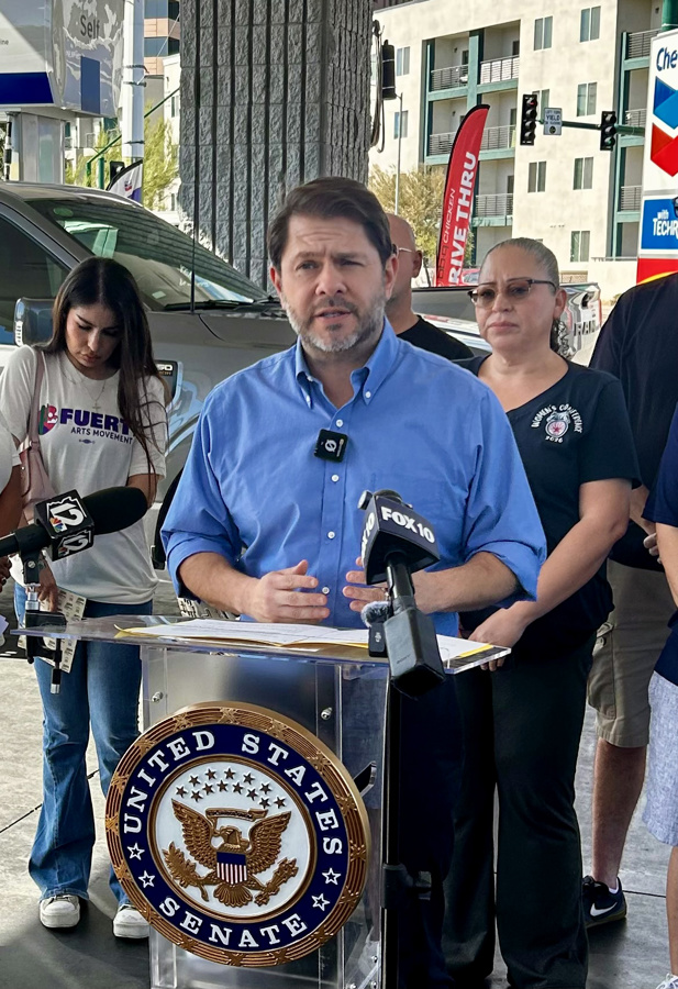 El senador demócrata por Arizona, Rubén Gallego