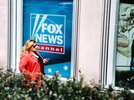 Trump acusa a Fox de ayudar a demócratas el mismo día que le hacen una entrevista Fox News