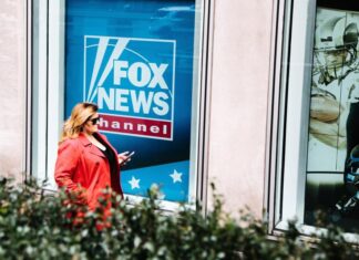 Trump ataca de nuevo a Fox, su cadena afín, y la acusa de cubrir más a los demócratas Fox News