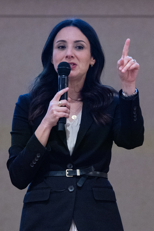  Gina Hinojosa