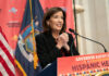 Hochul reúne a líderes latinos y aborda vivienda, inmigración y salud durante celebración de la Herencia Hispana La gobernadora Kathy Hochul durante su discurso en el Desayuno Estatal de la Herencia Hispana, celebrado el 8 de octubre en el Museo Metropolitano de Arte de Nueva York.