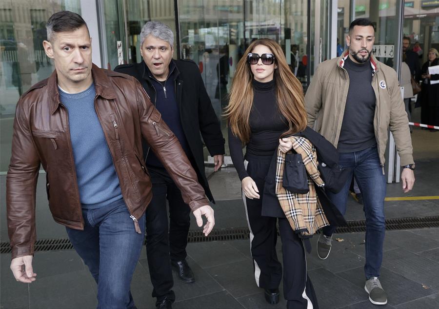 La-cantante-colombiana-Shakira-a-su-salida-del-Juzgado-de-primera-instancia-y-familia-numero-18-de-Barcelona La-cantante-colombiana-Shakira-a-su-salida-del-Juzgado-de-primera-instancia-y-familia-numero-18-de-Barcelona