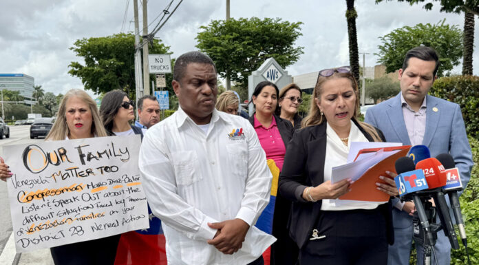 Venezolanos expresan "sufrimiento" e "indignación" con Trump y avisan que llamarán a votar
