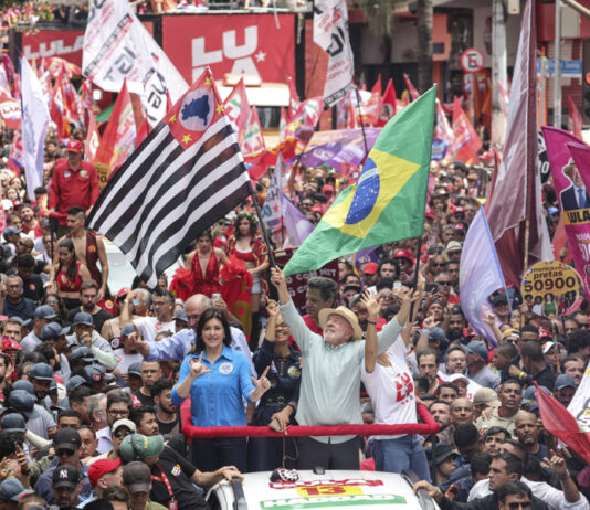 Lula participa en caravana electoral en São Paulo antes de las elecciones presidenciales