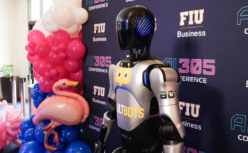 Debuta en Miami Luka, el robot que ayudará en hoteles, restaurantes y geriátricos Debuta en Miami Luka, el robot que ayudará en hoteles, restaurantes y geriátricos