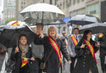 Mujeres participan en el Desfile de la Hispanidad este domingo en Nueva York