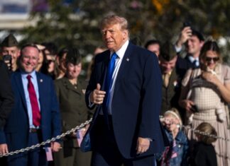 Trump hace campaña en la rural Iowa, donde sus aranceles han golpeado a los agricultores Donald Trump
