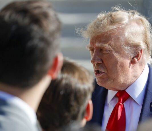 Trump prohibirá usar el término inteligencia artificial en EE.UU. por su "imprecisión" Trump