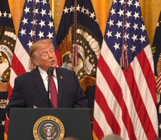 Trump recupera celebración del mes de la Herencia Hispana mientras pierde el voto latino Trump