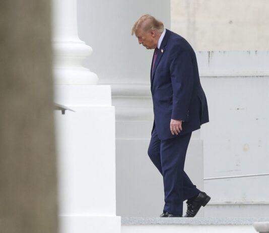 Trump pide que impidan concurrir a candidata demócrata al Senado por Alaska por "fraude" Trump