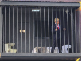 Una instalación en Teherán convierte a un encarcelado Trump en un espectáculo callejero Una instalación en Teherán convierte a un encarcelado Trump en un espectáculo callejero