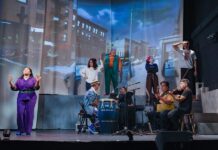 Un grupo de actores de PregonesTeatro Rodante Puertorriqueño (PRTT, por sus siglas en inglés) participan en un ensayo de la obra 'The Beep'