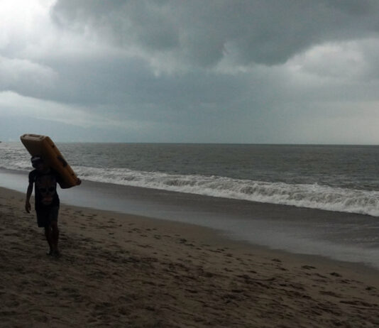 El huracán Trudy se degrada a tormenta tropical y se aleja de México,pero mantiene lluvias