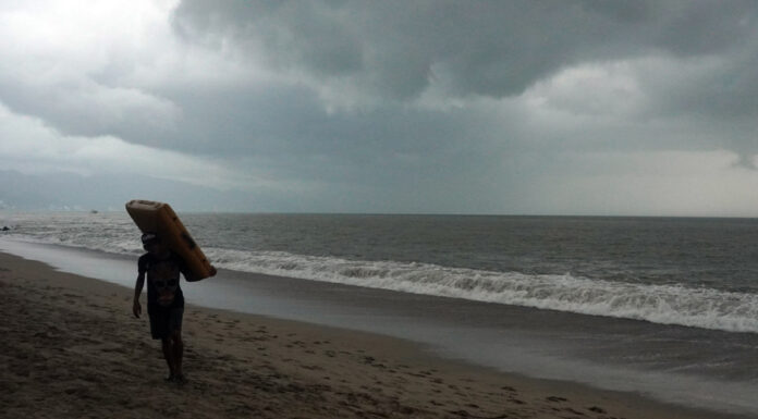 El huracán Trudy se degrada a tormenta tropical y se aleja de México,pero mantiene lluvias