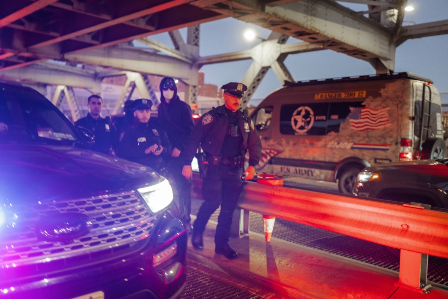 Clashes after ICE shoots man in New York