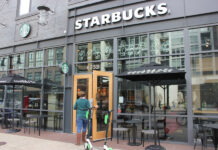 Starbucks acelera sus planes de reestructuración pese a la recuperación de las ventas