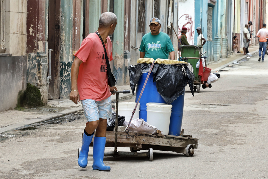 Suministro de agua en Cuba en emergencia por apagones y averías en redes Suministro de agua en Cuba en emergencia por apagones y averías en redes