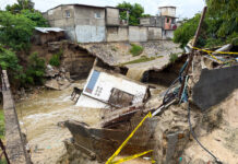 El oeste de México en alerta por el huracán Simón, entre suspensiones y evacuaciones
