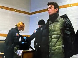 La fiscalía divulga el vídeo del arresto de Luigi Mangione en un McDonald's de Pensilvania