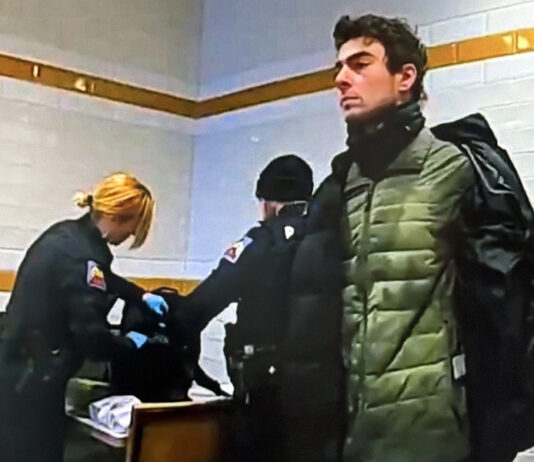 La Fiscalía divulga el vídeo del arresto de Luigi Mangione en un McDonald's de Pensilvania La fiscalía divulga el vídeo del arresto de Luigi Mangione en un McDonald's de Pensilvania