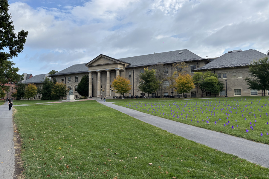 El claustro de Cornell debate oponerse a la directiva por su gestión del caso de violación El claustro de Cornell debate oponerse a la directiva por su gestión del caso de violación