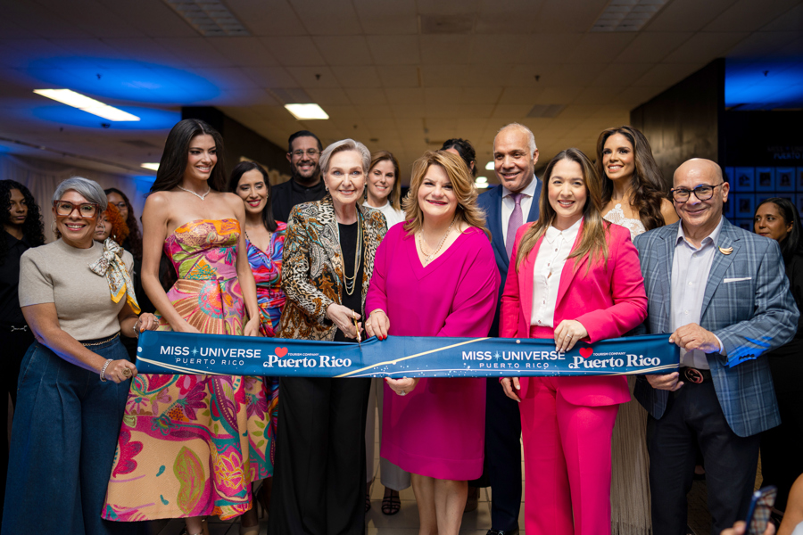 Puerto Rico inaugura una exposici&oacute;n con coronas y art&iacute;culos de colecci&oacute;n de Miss Universo