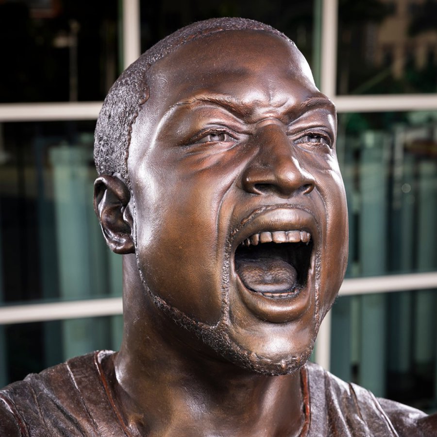 Los Heat presentan una nueva versión de la estatua de Wade por críticas a la anterior