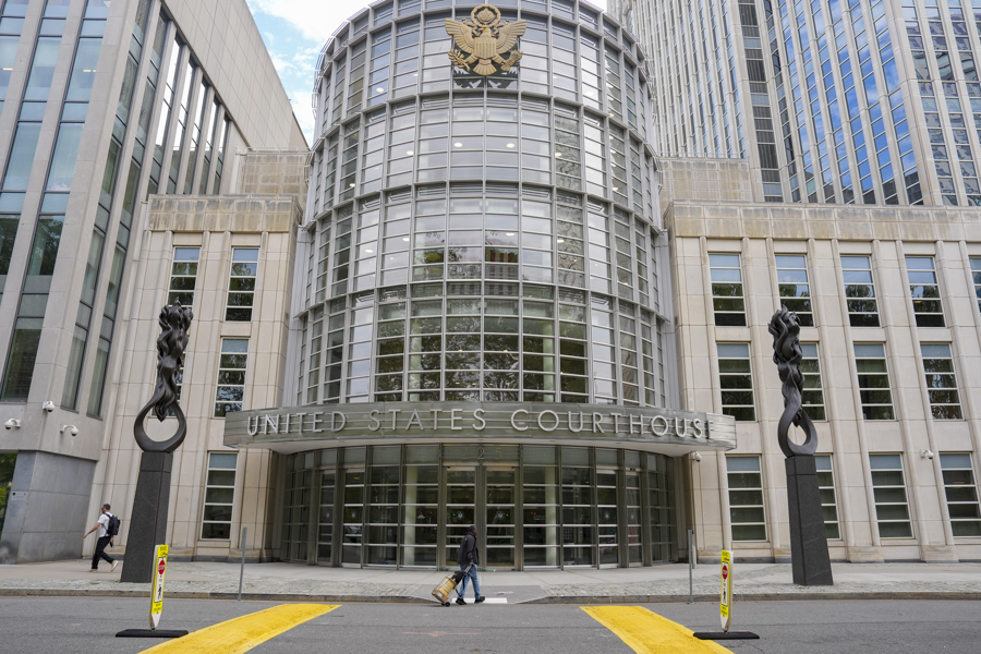 la fachada de la corte federal de Brooklyn durante la audiencia del narcotraficante mexicano Rafael Caro Quintero
